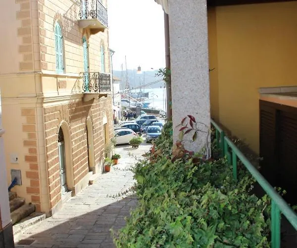 Cala Gavetta Nuovo Trilocale Sul Porticciolo Turistico Ла-Маддалена